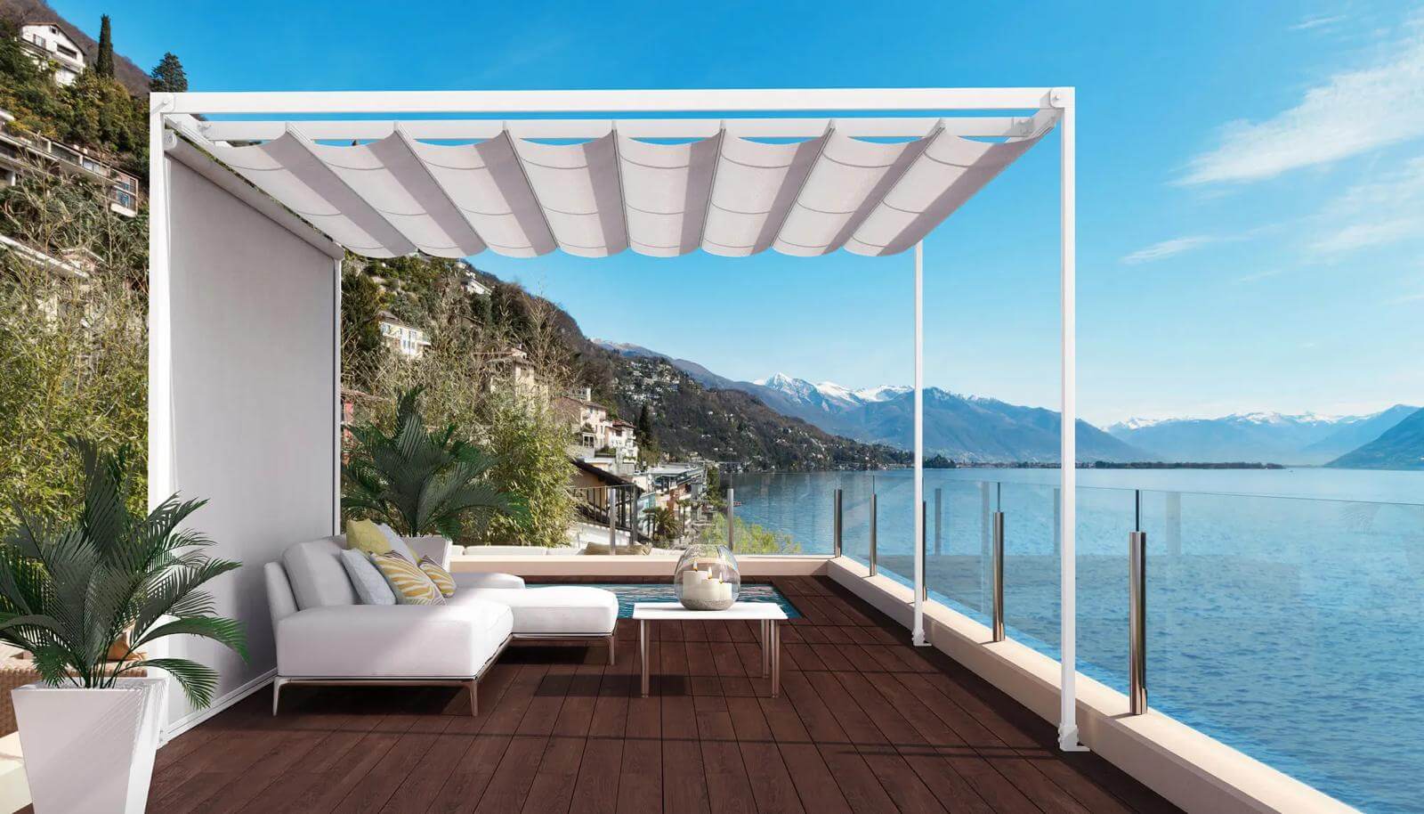 Pergola tensada en patio exterior frente al mar