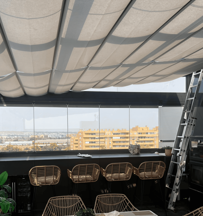 Pergola de lona tensada en terraza en madrid